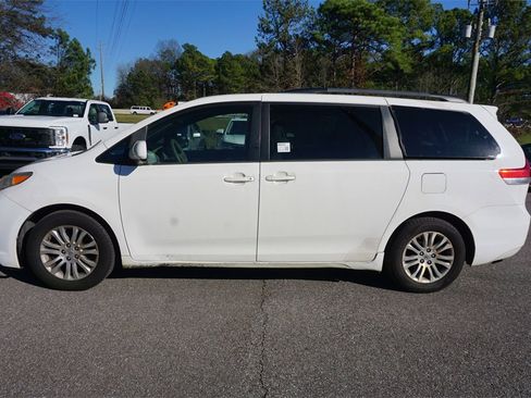 Used 2014 Toyota Sienna XLE image 20