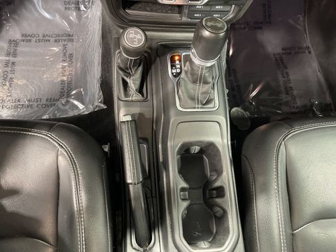 Used 2023 Jeep Wrangler Unlimited Sahara image 13