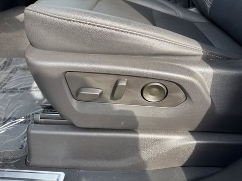 Used 2023 Chevrolet Silverado 1500 LT w/ Leather Package image 10