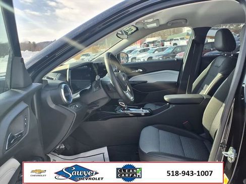 Used 2025 Chevrolet Trax LT w/ LT Convenience Package image 14