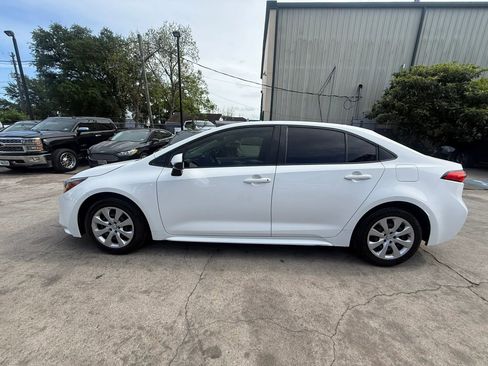 Used 2021 Toyota Corolla LE image 4