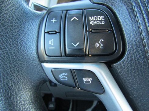 Used 2017 Toyota Sienna LE image 7