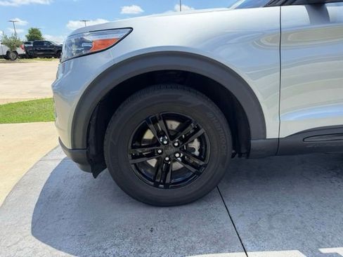 Certified 2023 Ford Explorer XLT RWD image 4