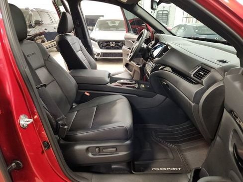 Used 2025 Honda Passport Black Edition image 32