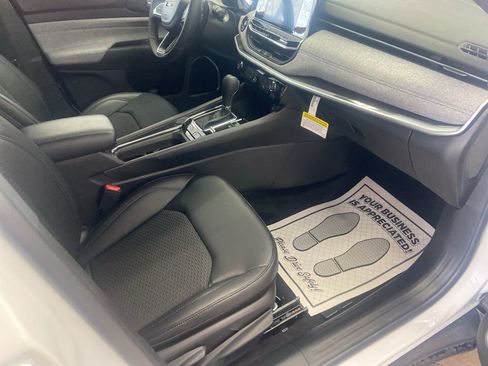 New 2026 Jeep Compass Latitude image 14