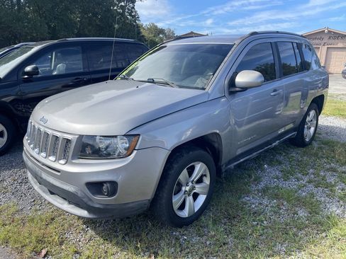 Used 2016 Jeep Compass Latitude AWD/4WD image 4