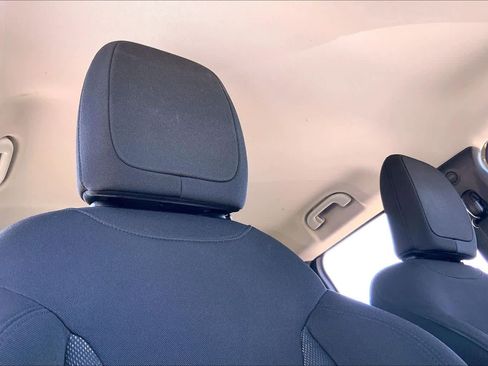 Used 2015 Jeep Renegade Latitude image 14