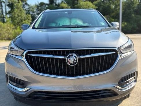 Used 2020 Buick Enclave Essence w/ Sound and Sites Package FWD image 9