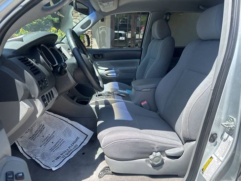 Used 2006 Toyota Tacoma PreRunner RWD image 9