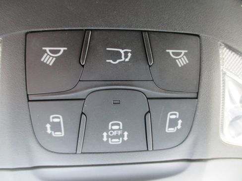 Used 2025 Chrysler Pacifica Select FWD image 20
