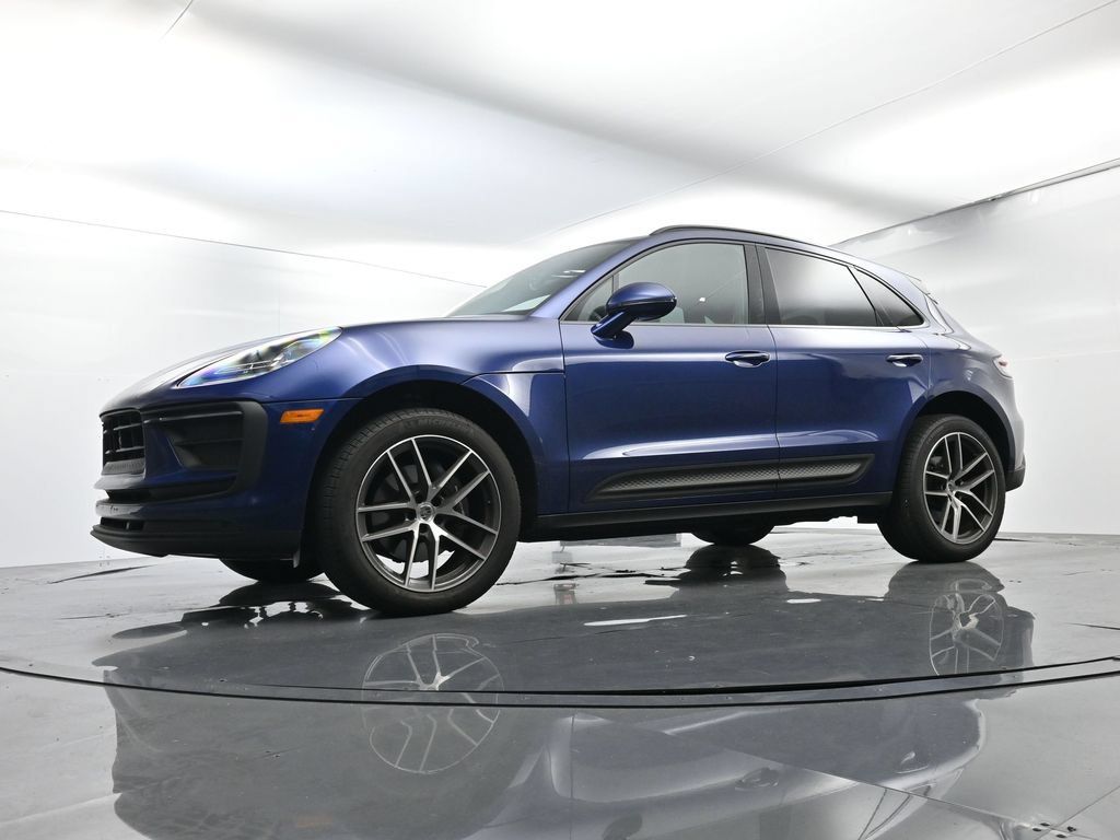 Certified 2024 Porsche Macan AWD/4WD image 44