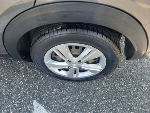 Used 2021 Nissan Kicks S image 6