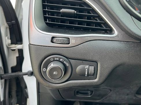 Used 2019 Jeep Cherokee Latitude w/ Popular Appearance Group AWD/4WD image 12
