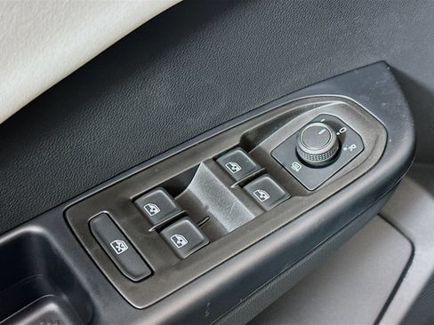 New 2026 Volkswagen Taos SE AWD/4WD image 6