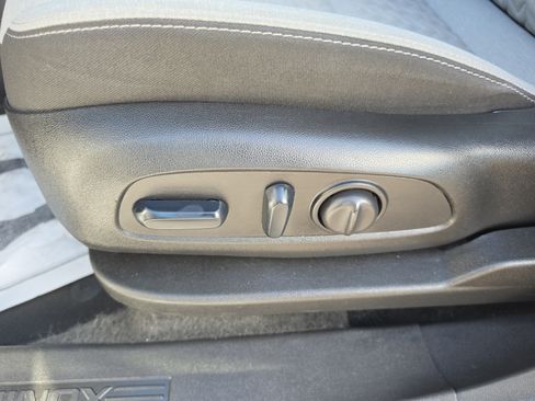Used 2024 Chevrolet Equinox LT FWD image 26