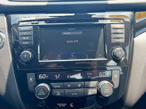 Used 2022 Nissan Rogue Sport SV w/ Technology Package FWD image 14