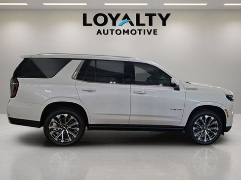 Used 2025 Chevrolet Tahoe High Country AWD/4WD image 6