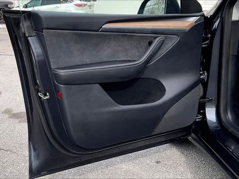 Used 2024 Tesla Model Y Long Range image 24