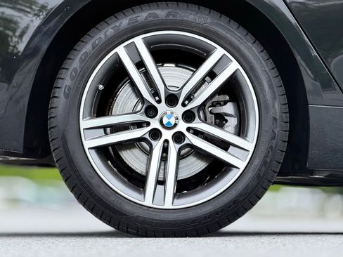 Used 2022 BMW 530i w/ M Sport Package RWD image 20
