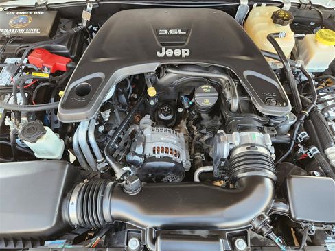 Used 2020 Jeep Gladiator Rubicon image 34