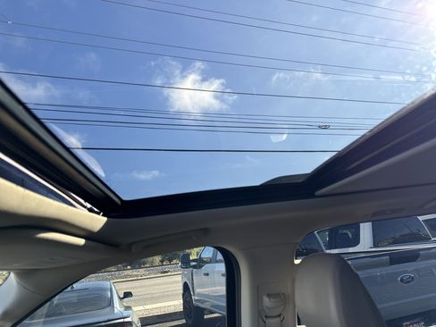 Used 2023 Ford Expedition Limited image 34