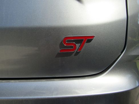 Certified 2022 Ford Edge ST w/ Equipment Group 401A image 5