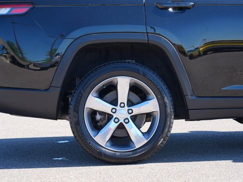 Used 2022 Jeep Grand Cherokee L Limited AWD/4WD image 11