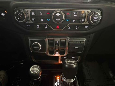 Used 2020 Jeep Wrangler Unlimited Sahara AWD/4WD image 34