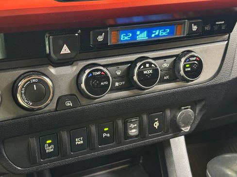 Used 2017 Toyota Tacoma TRD Sport w/ Premium & Technology Package AWD/4WD image 44