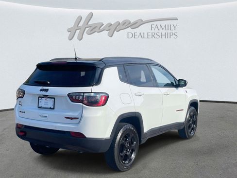 Used 2023 Jeep Compass Trailhawk w/ Trailhawk Convenience Group AWD/4WD image 3