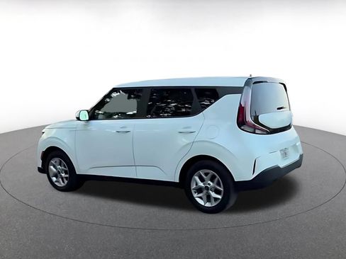 Used 2025 Kia Soul LX w/ LX Technology Package FWD image 8