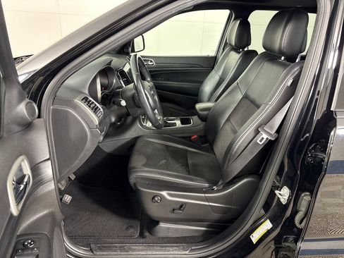 Used 2020 Jeep Grand Cherokee Altitude AWD/4WD image 29