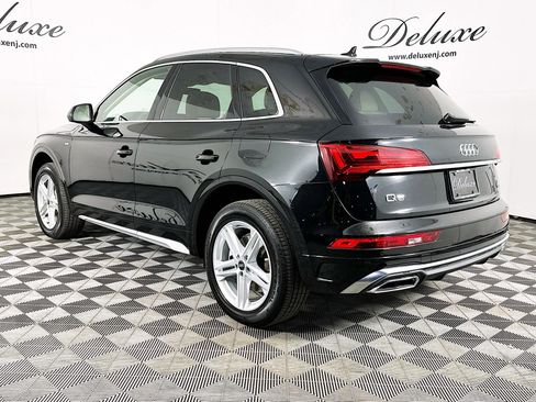 Used 2024 Audi Q5 e Premium Plus w/ Premium Plus Package image 4