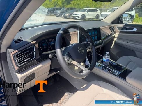 Used 2025 Volkswagen Atlas SEL AWD/4WD image 14