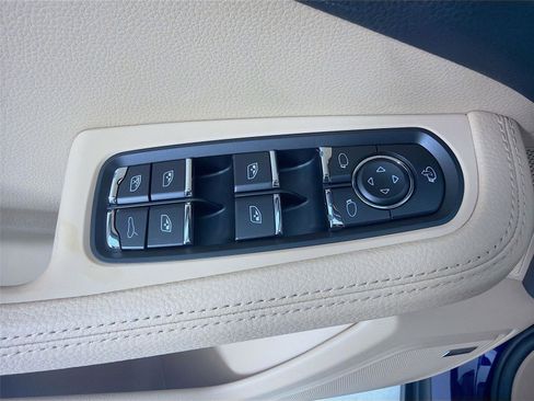 New 2026 Porsche Macan image 7