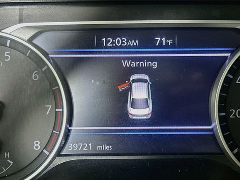 Used 2025 Nissan Sentra SR FWD image 18