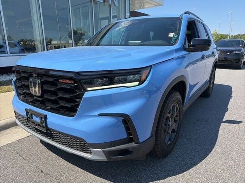 Used 2023 Honda Pilot TrailSport image 11