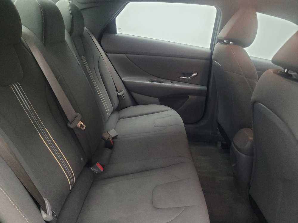 Used 2025 Hyundai Elantra Sport FWD image 19