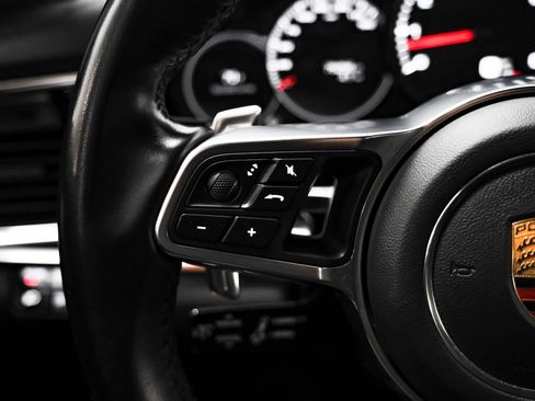 Used 2019 Porsche Panamera image 11
