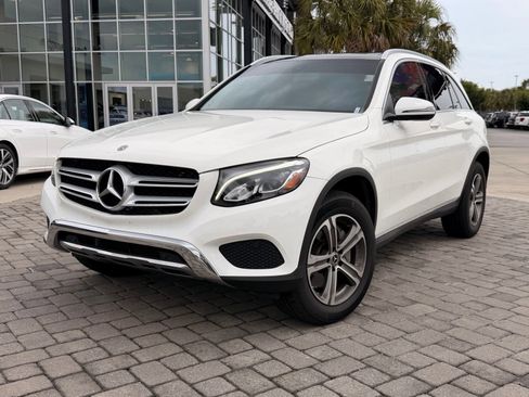Used 2019 Mercedes-Benz GLC 300 4MATIC image 1
