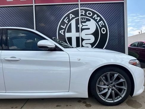 Used 2022 Alfa Romeo Giulia Ti AWD/4WD image 3
