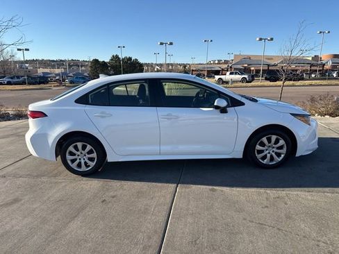 Used 2025 Toyota Corolla LE image 9
