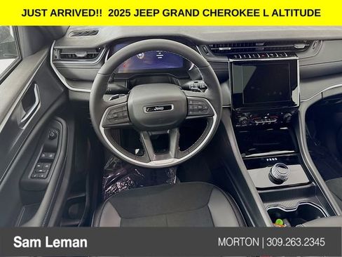New 2025 Jeep Grand Cherokee L Altitude image 22