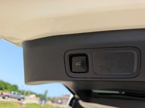 Used 2023 Ford Expedition Max Platinum AWD/4WD image 6