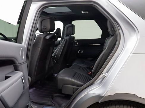 New 2025 Land Rover Discovery S image 15