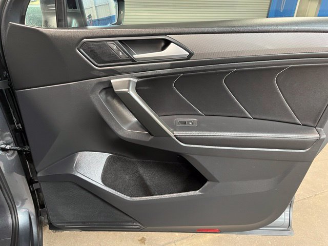 Used 2024 Volkswagen Tiguan SE AWD/4WD image 11