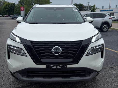 Used 2021 Nissan Rogue SV w/ Premium Package AWD/4WD image 3