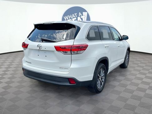 Used 2017 Toyota Highlander XLE AWD/4WD image 6