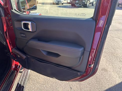 Used 2021 Jeep Wrangler Rubicon image 12