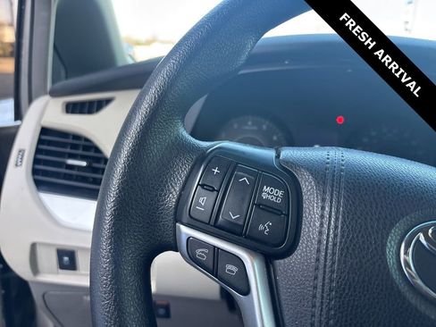 Used 2017 Toyota Sienna LE image 10